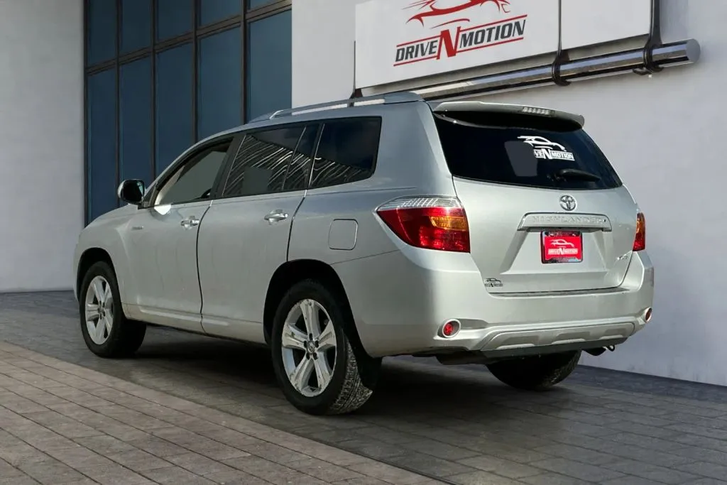 More photos of 2010 Toyota Highlander Limited Sport Utility 4D at Drive N-Motion Greeley, CO