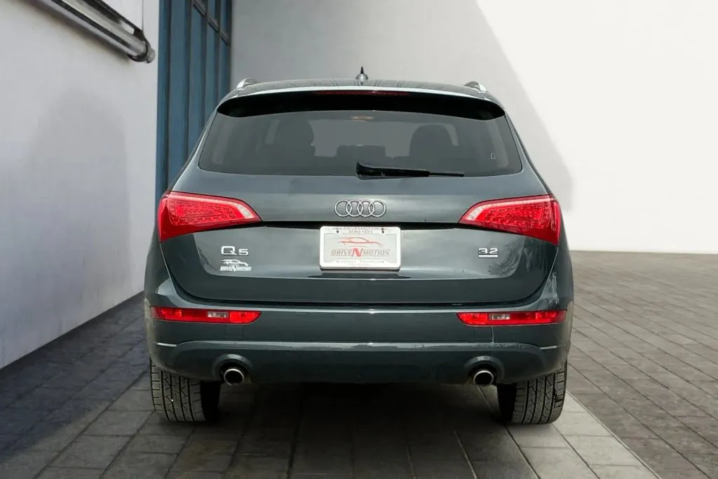 More photos of 2010 Audi Q5 3.2 Quattro Premium Sport Utility 4D at Drive N-Motion Greeley, CO