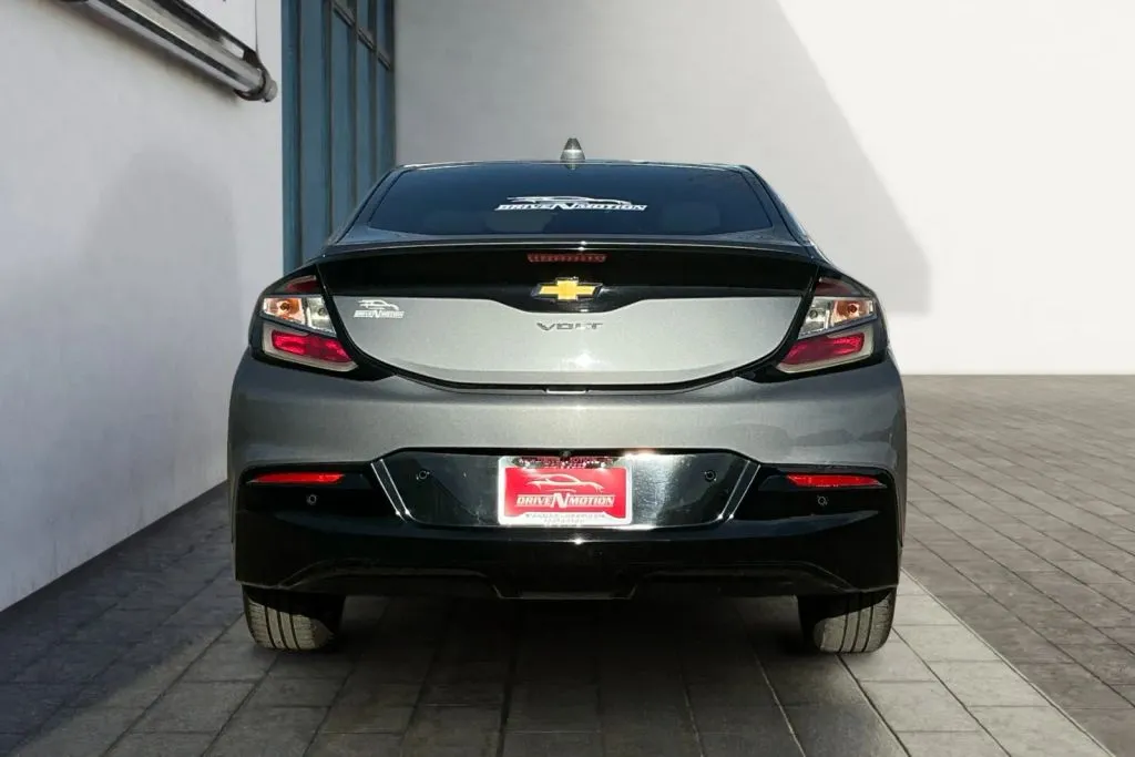 More photos of 2018 Chevrolet Volt LT Sedan 4D at Drive N-Motion Greeley, CO