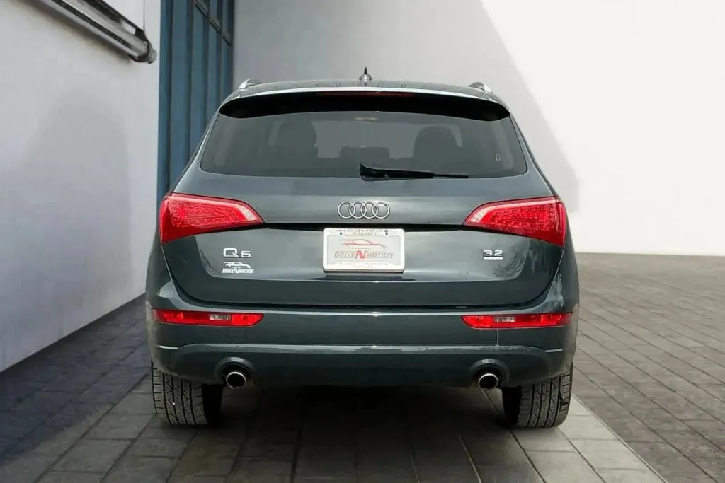 More photos of 2010 Audi Q5 3.2 Quattro Premium Sport Utility 4D at Drive N-Motion Greeley, CO
