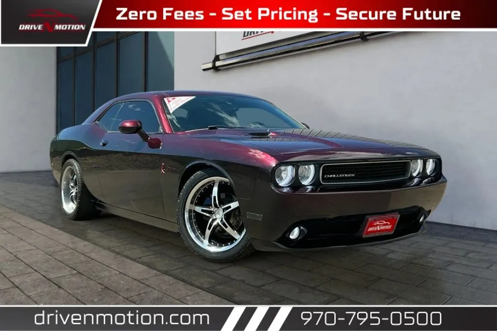2014 Dodge Challenger SXT's photo