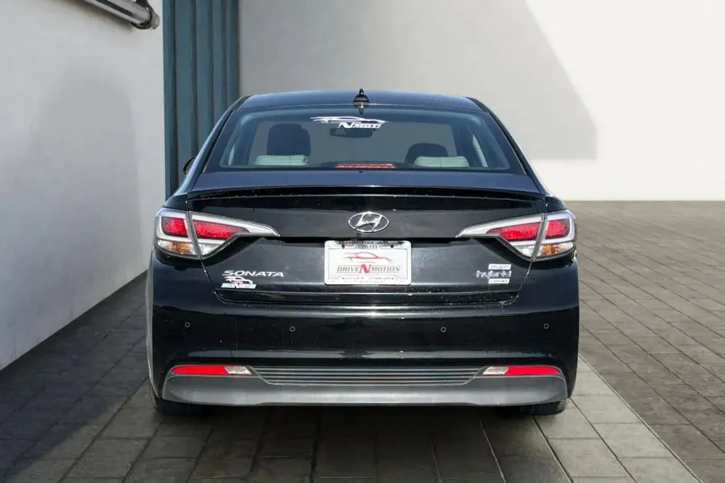 More photos of 2017 Hyundai Sonata Plug-in Hybrid Limited Sedan 4D at Drive N-Motion Greeley, CO