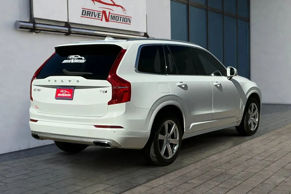 More photos of 2021 Volvo XC90 T5 Momentum Sport Utility 4D at Drive N-Motion Greeley, CO