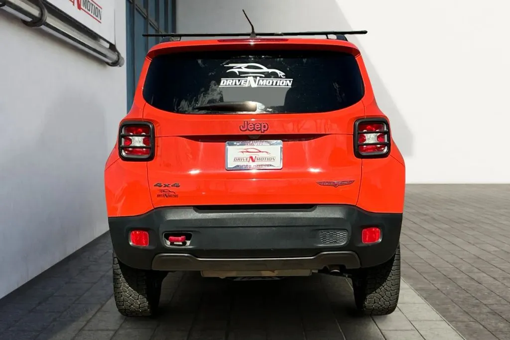 More photos of 2016 Jeep Renegade Trailhawk Sport Utility 4D at Drive N-Motion Greeley, CO