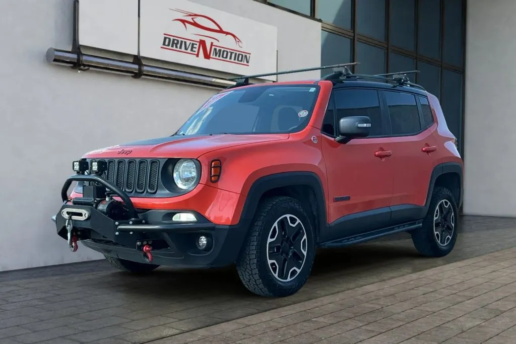 More photos of 2016 Jeep Renegade Trailhawk Sport Utility 4D at Drive N-Motion Greeley, CO