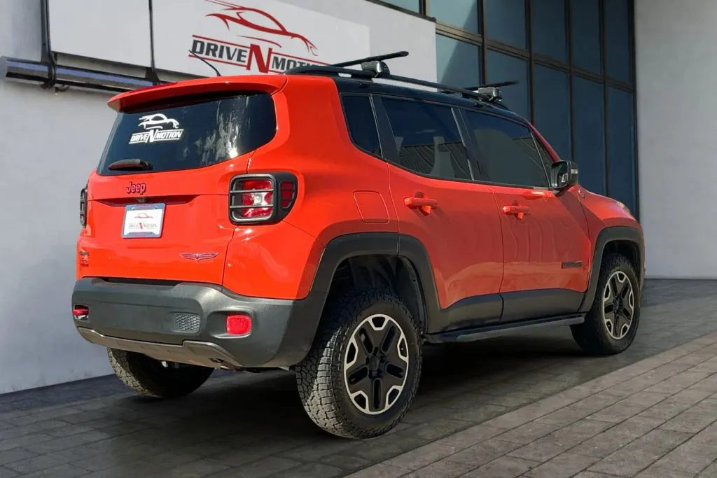 More photos of 2016 Jeep Renegade Trailhawk Sport Utility 4D at Drive N-Motion Greeley, CO