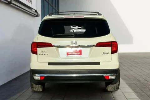 More photos of 2018 Honda Pilot Elite Sport Utility 4D at Drive N-Motion Greeley, CO