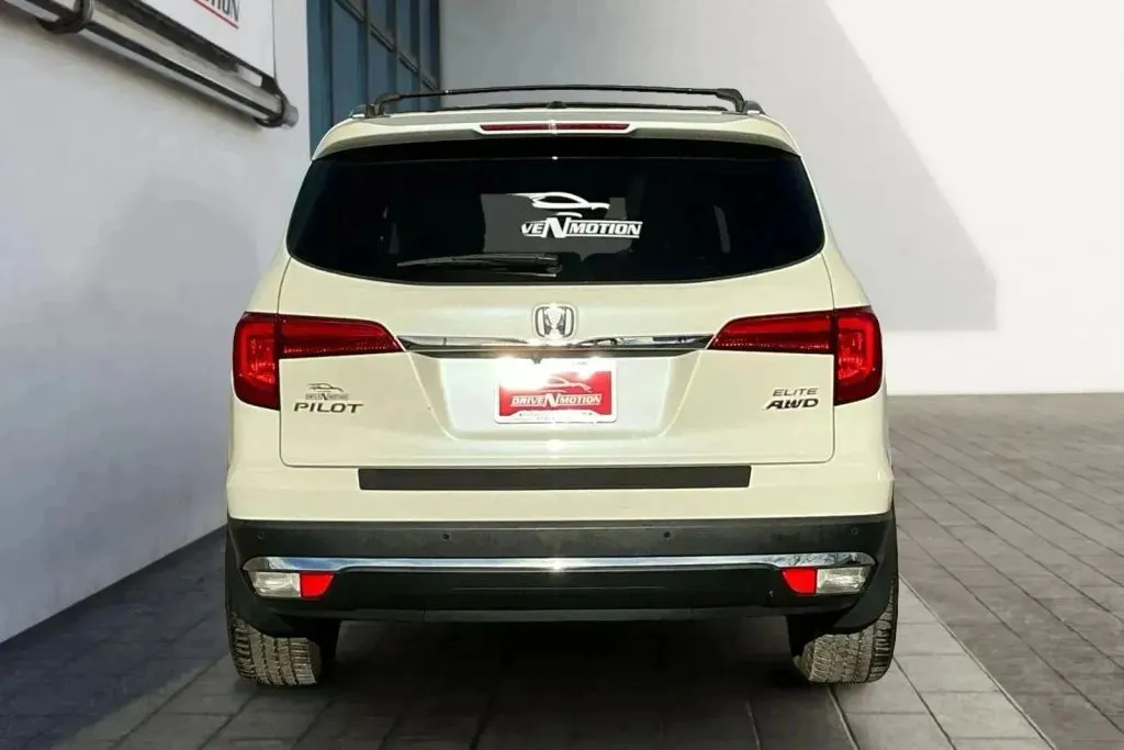 More photos of 2018 Honda Pilot Elite Sport Utility 4D at Drive N-Motion Greeley, CO