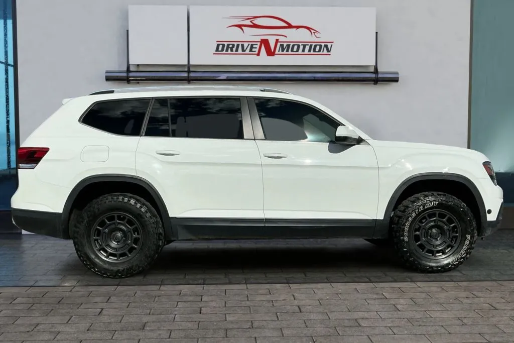 Another view of 2019 Volkswagen Atlas SE 4Motion w/Tech Pkg Sport Utility 4D for sale in Greeley, CO at Drive N-Motion Greeley