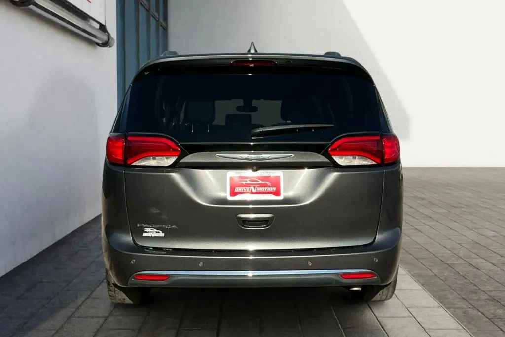 More photos of 2018 Chrysler Pacifica Touring L Minivan 4D at Drive N-Motion Greeley, CO