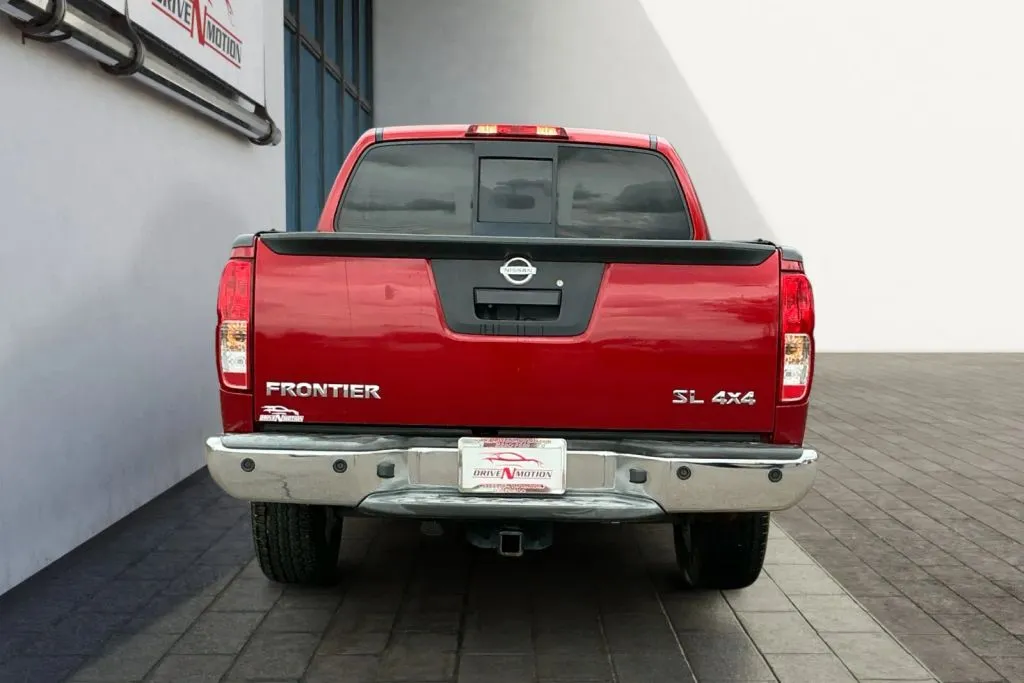 More photos of 2015 Nissan Frontier Crew Cab SL Pickup 4D 5 ft at Drive N-Motion Greeley, CO