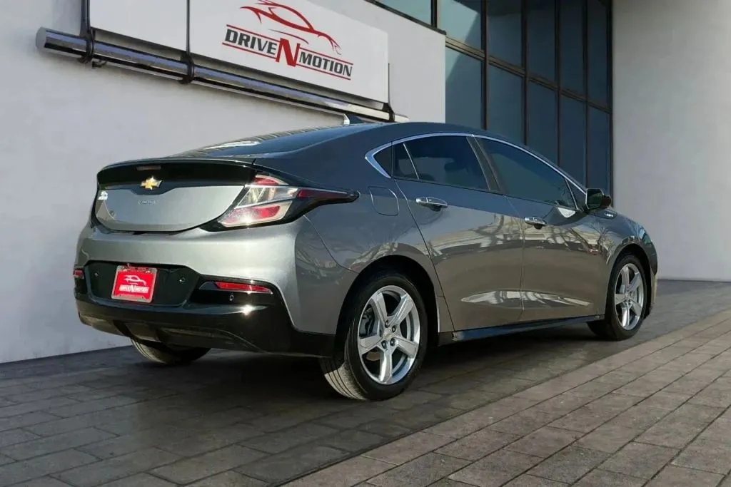 More photos of 2018 Chevrolet Volt LT Sedan 4D at Drive N-Motion Greeley, CO