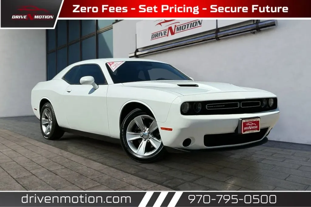 2020 Dodge Challenger SXT Auto's photo