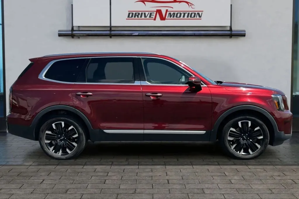 Photos of 2023 Kia Telluride SX Sport Utility 4D for sale in Greeley, CO at Drive N-Motion Greeley