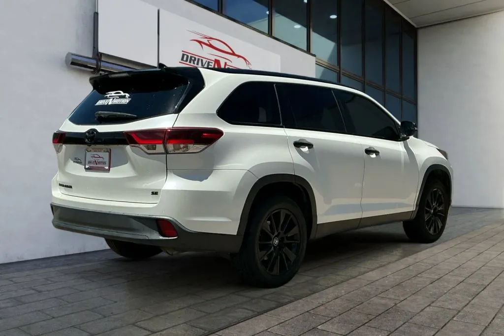 More photos of 2019 Toyota Highlander SE Sport Utility 4D at Drive N-Motion Greeley, CO
