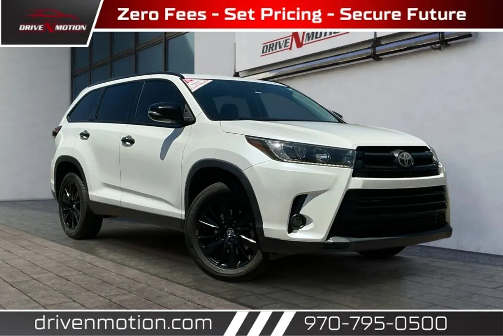 White 2019 Toyota Highlander SE Sport Utility 4D for sale in Greeley, CO
