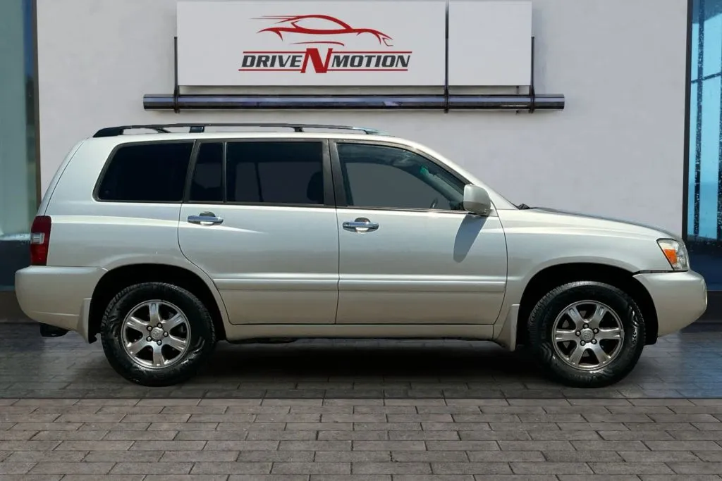 Another view of 2004 Toyota Highlander Limited Sport Utility 4D for sale in Greeley, CO at Drive N-Motion Greeley