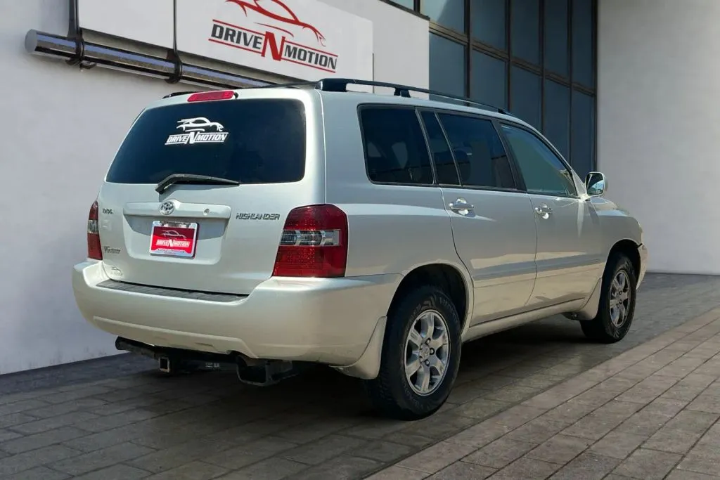 More photos of 2004 Toyota Highlander Limited Sport Utility 4D at Drive N-Motion Greeley, CO