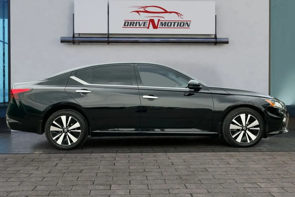 Another view of 2019 Nissan Altima 2.5 SV Sedan 4D for sale in Greeley, CO at Drive N-Motion Greeley