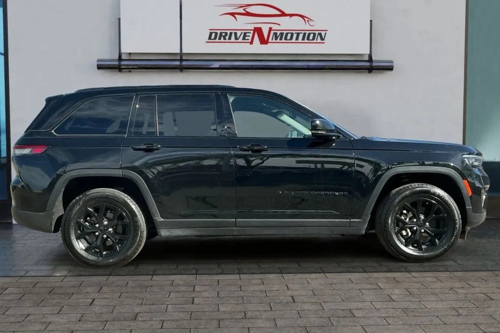 Another view of 2024 Jeep Grand Cherokee Altitude Sport Utility 4D for sale in Greeley, CO at Drive N-Motion Greeley