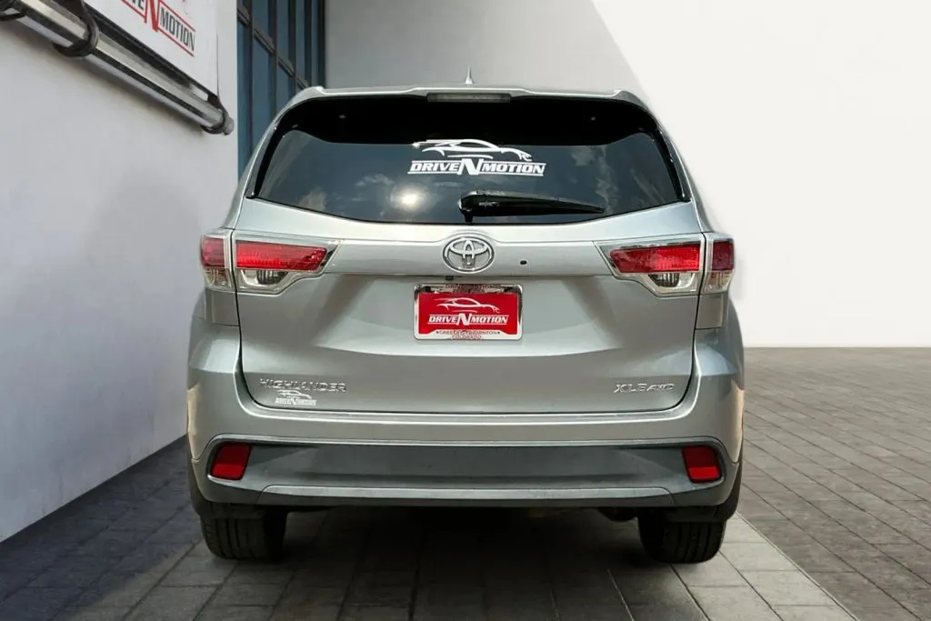 More photos of 2016 Toyota Highlander XLE Sport Utility 4D at Drive N-Motion Greeley, CO