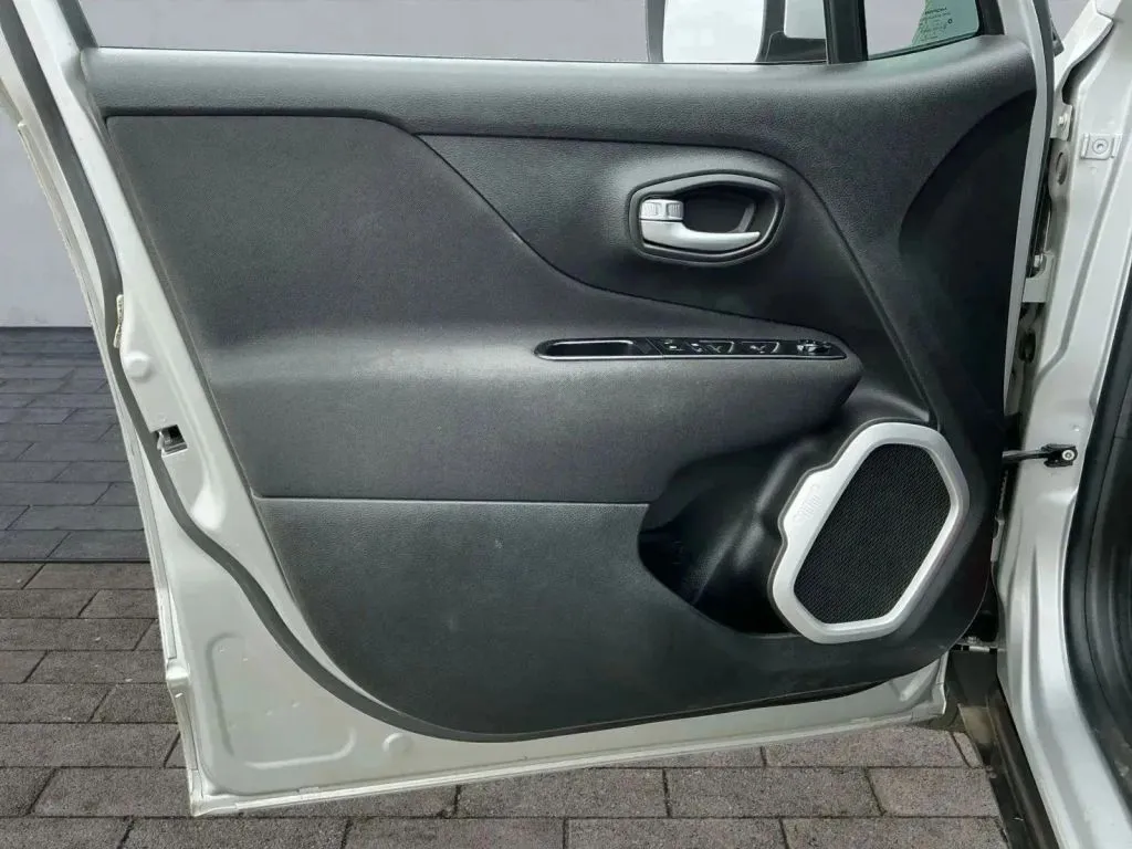 2019 Jeep Renegade Latitude - Photo 9