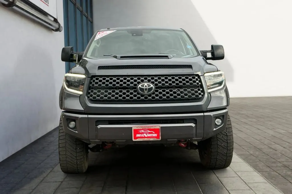 Toyota Tundra photo 8