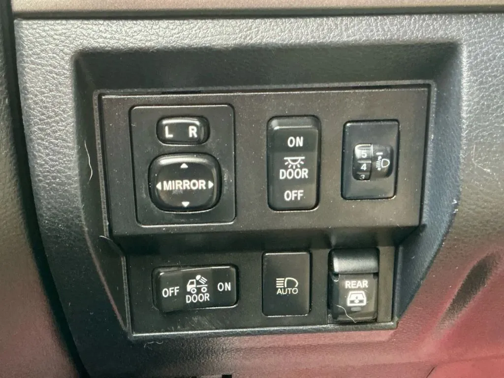 Toyota Tundra photo 37