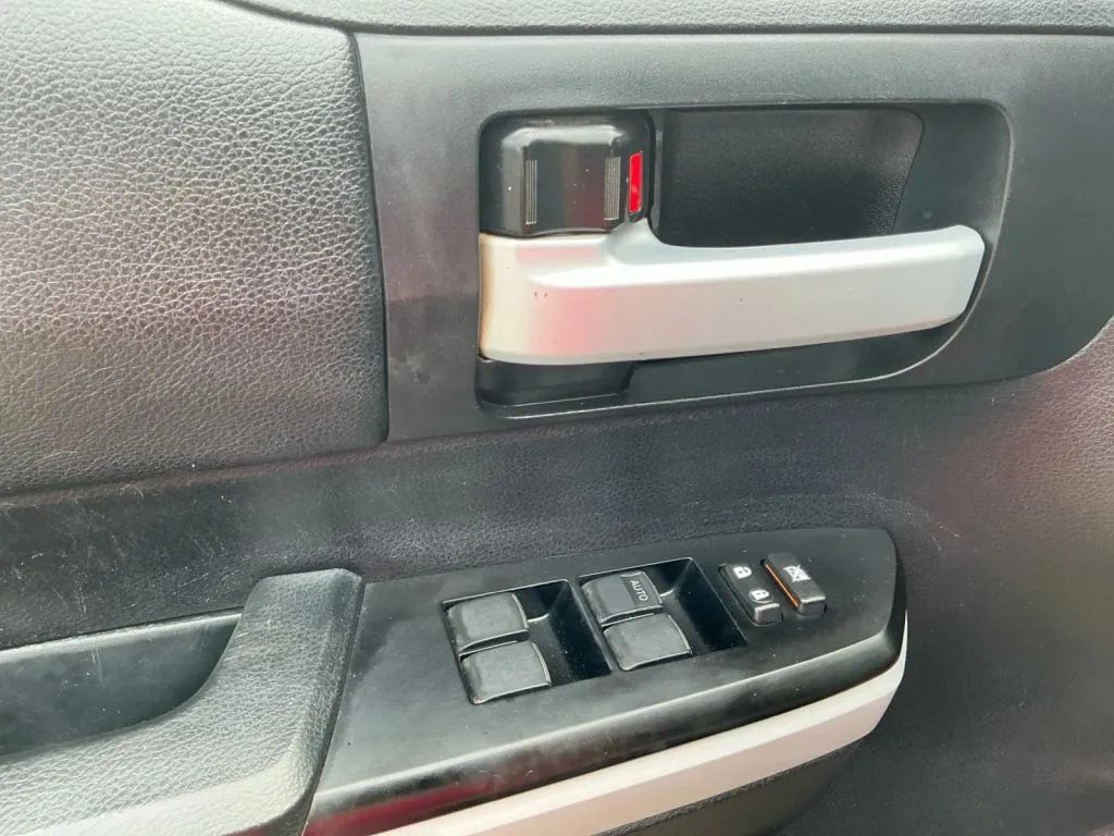 Toyota Tundra photo 11