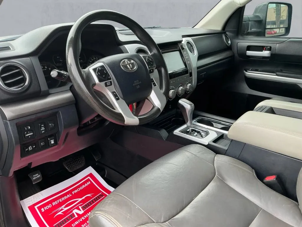 Toyota Tundra photo 13