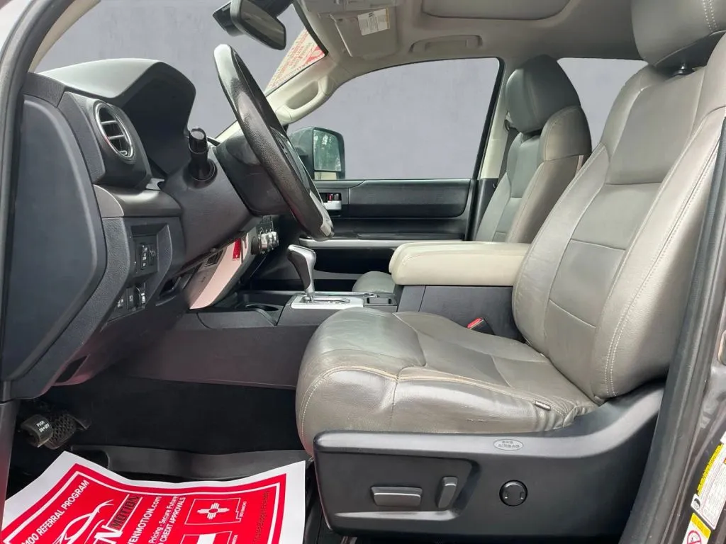 Toyota Tundra photo 12