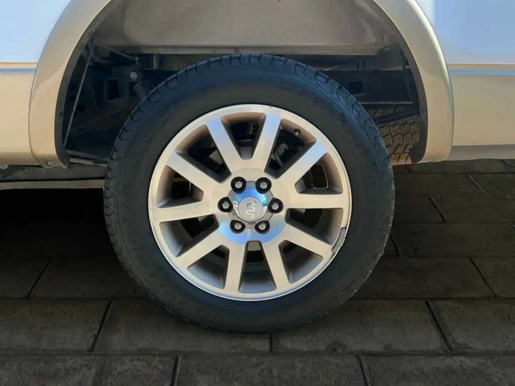 Ford F-150 photo 17