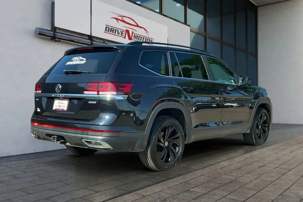 More photos of 2022 Volkswagen Atlas SE 4Motion w/Tech Pkg Sport Utility 4D at Drive N-Motion Greeley, CO