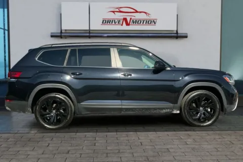 Another view of 2022 Volkswagen Atlas SE 4Motion w/Tech Pkg Sport Utility 4D for sale in Greeley, CO at Drive N-Motion Greeley