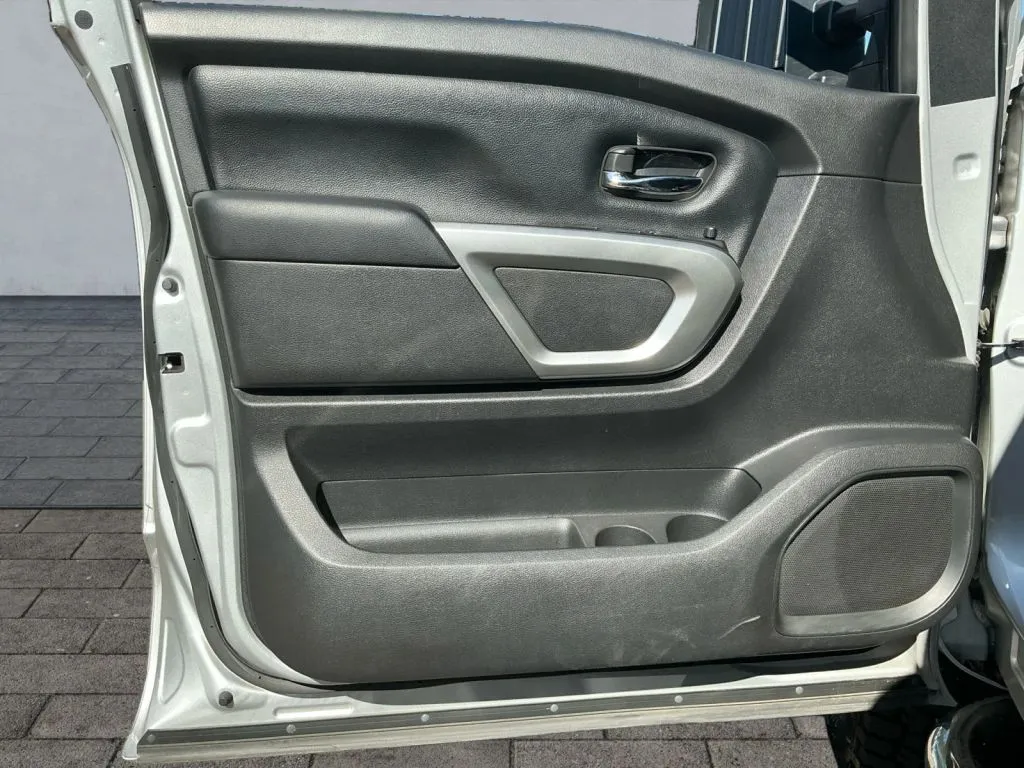 2017 Nissan Titan XD SV - Photo 10