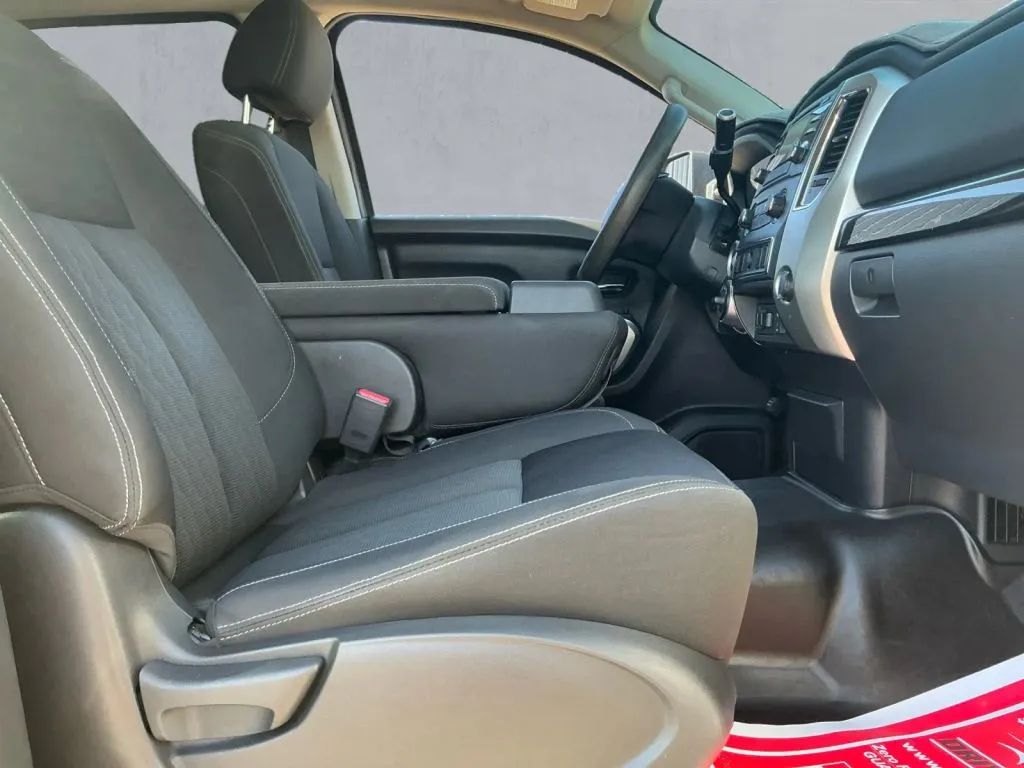 2017 Nissan Titan XD SV - Photo 21