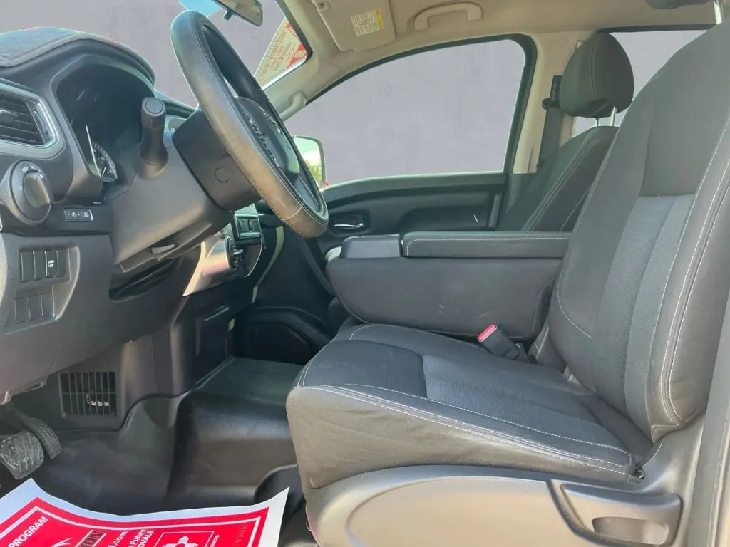 2017 Nissan Titan XD SV - Photo 12