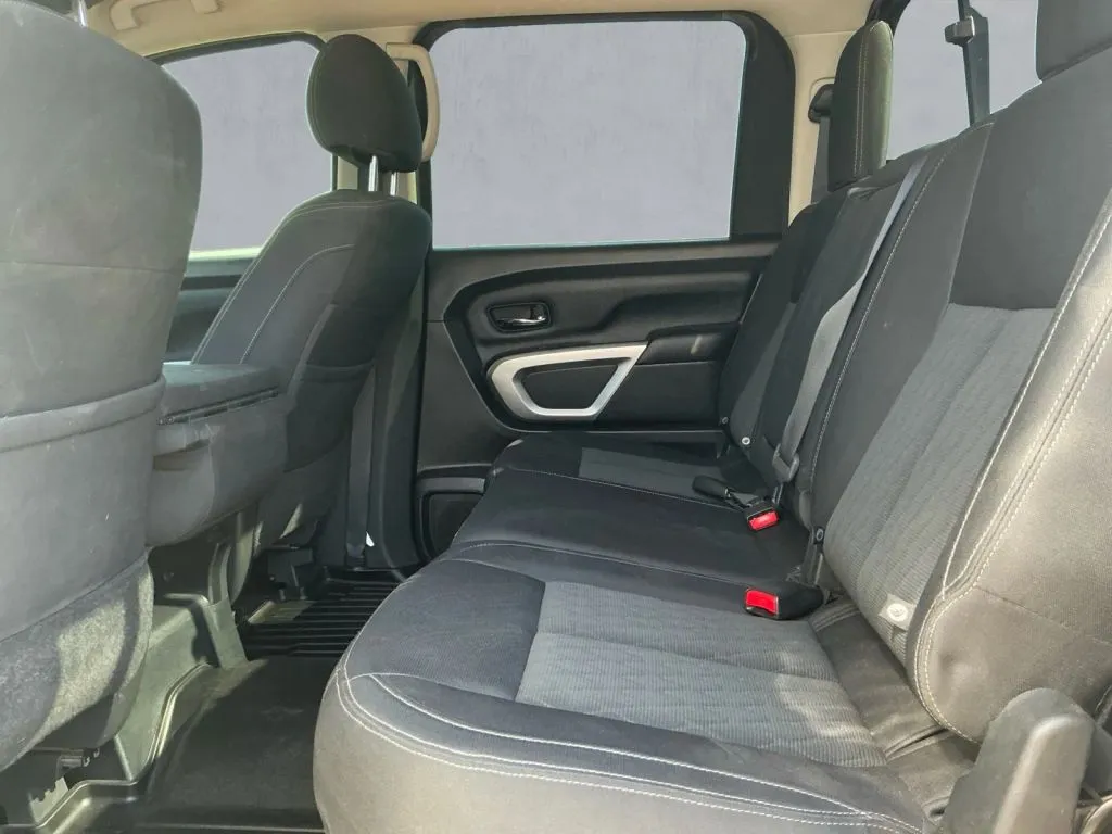 2017 Nissan Titan XD SV - Photo 14