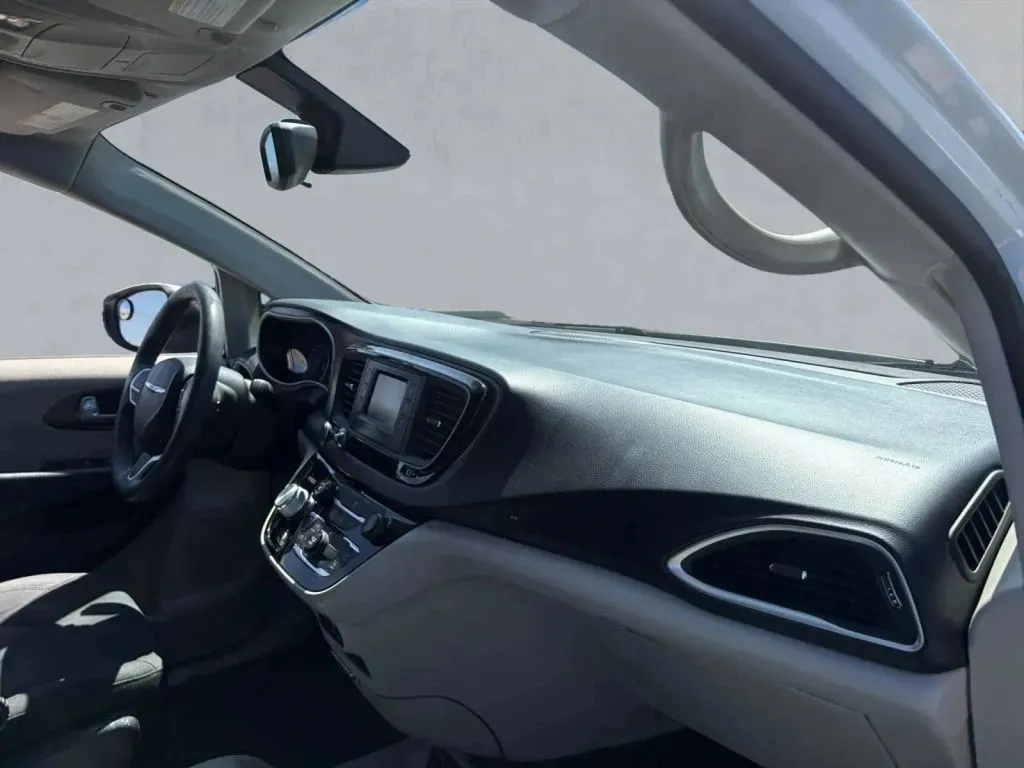 2017 Chrysler Pacifica LX - Photo 22
