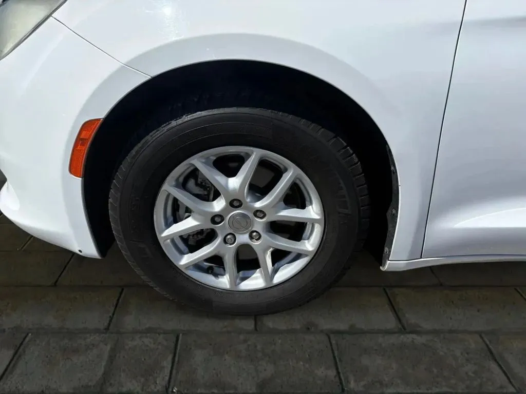 2017 Chrysler Pacifica LX - Photo 26
