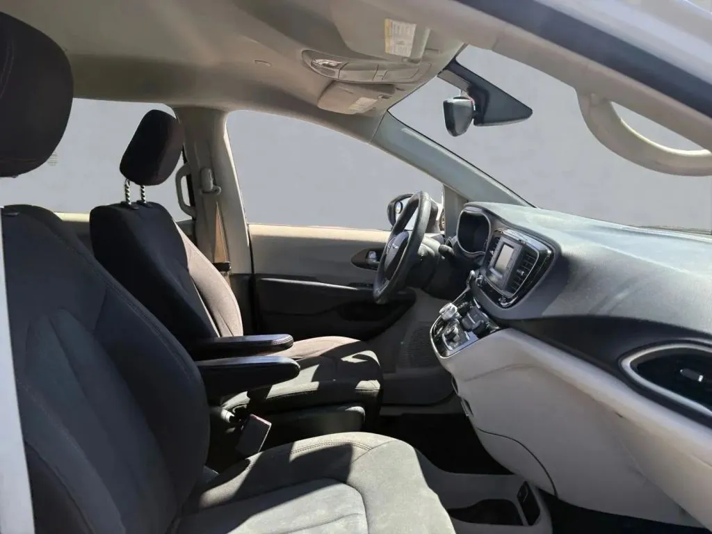 2017 Chrysler Pacifica LX - Photo 23