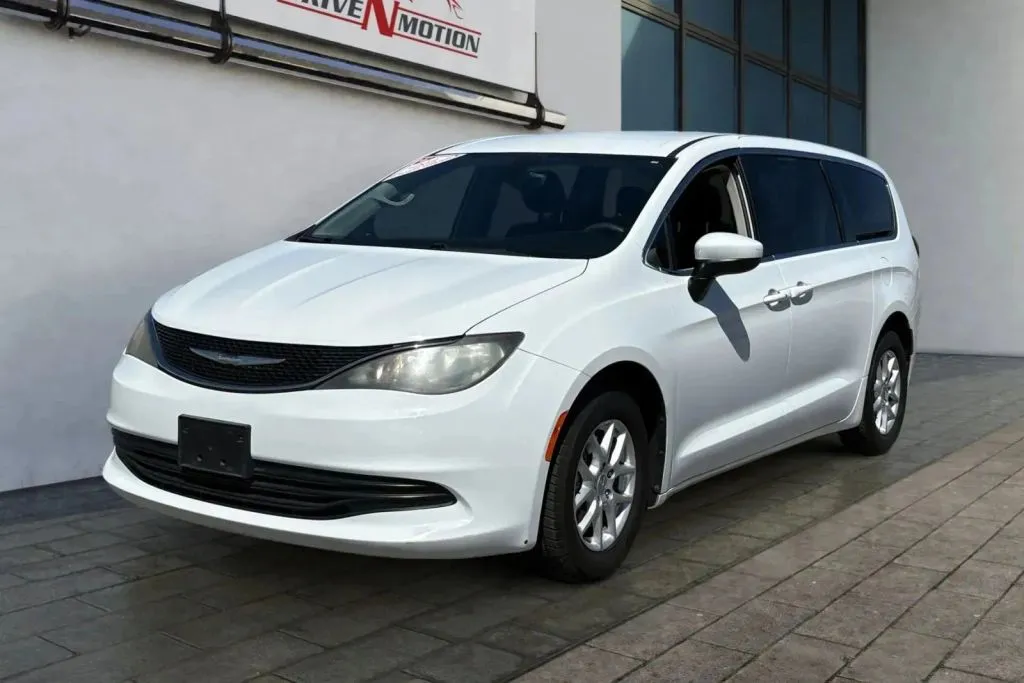 2017 Chrysler Pacifica LX - Photo 7