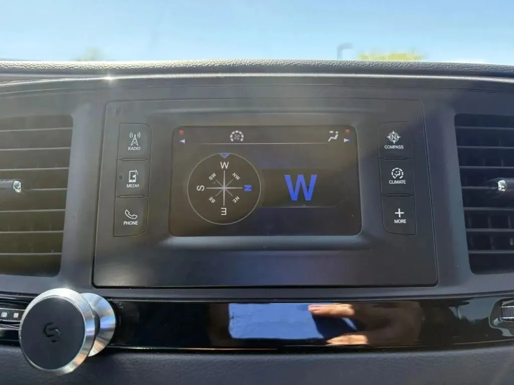2017 Chrysler Pacifica LX - Photo 32