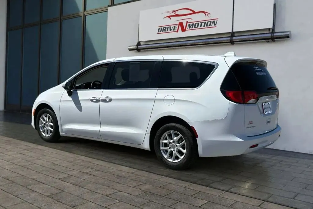 2017 Chrysler Pacifica LX - Photo 6
