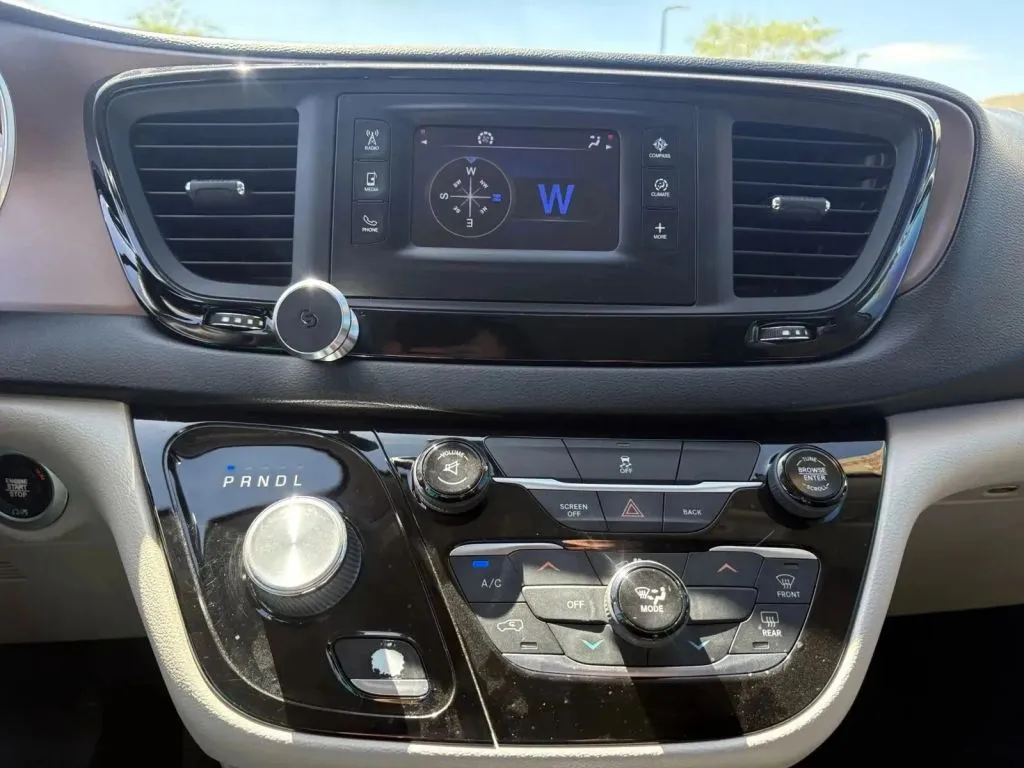 2017 Chrysler Pacifica LX - Photo 35