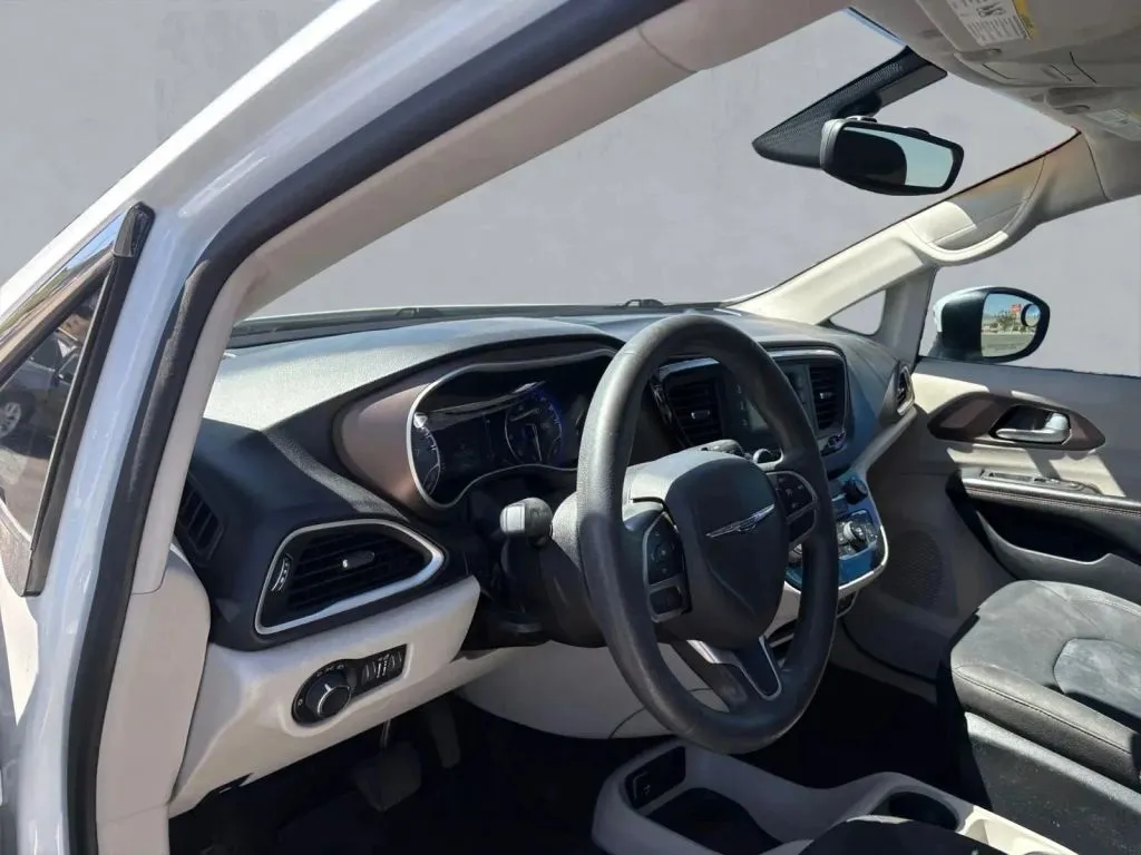 2017 Chrysler Pacifica LX - Photo 13