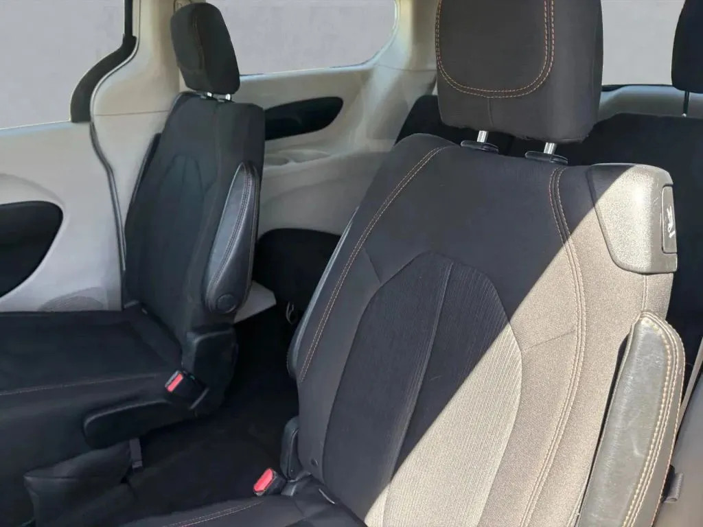 2017 Chrysler Pacifica LX - Photo 15