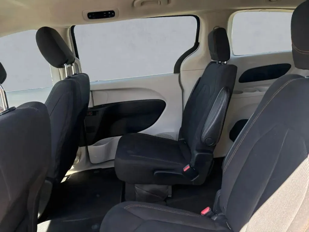 2017 Chrysler Pacifica LX - Photo 14