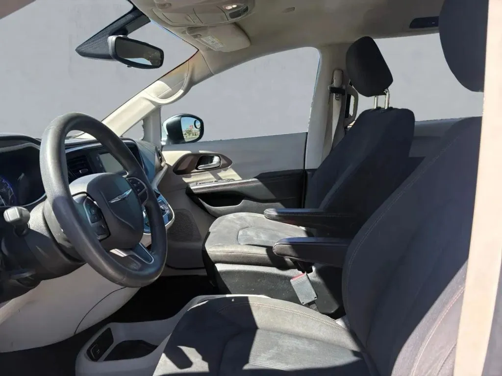 2017 Chrysler Pacifica LX - Photo 12