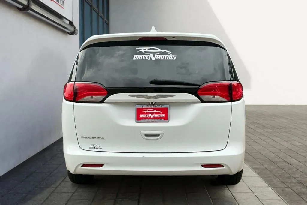 More photos of 2017 Chrysler Pacifica LX Minivan 4D at Drive N-Motion Greeley, CO
